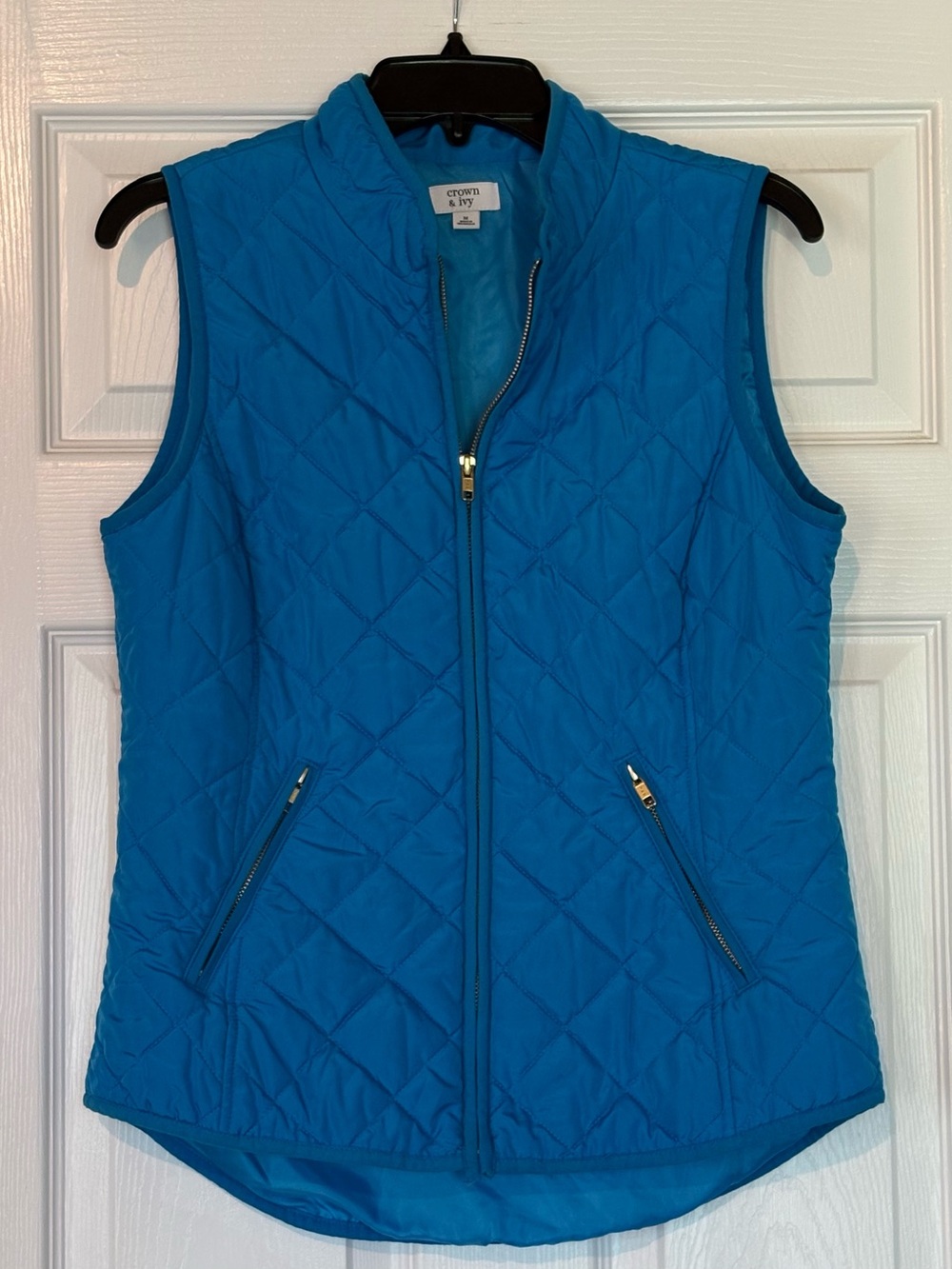crown & ivy Quilted Sleeveless Vest in Bright Blue